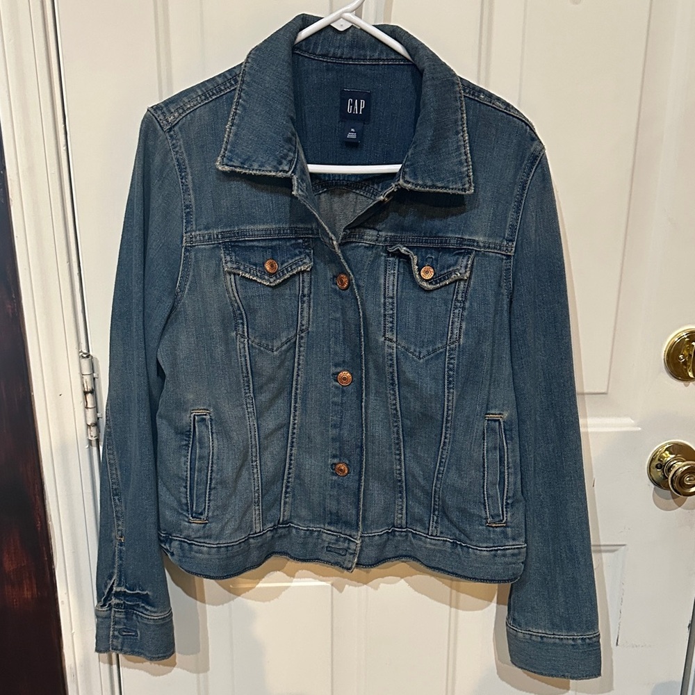 GAP Women’s Medium Blue Denim Trucker Jacket